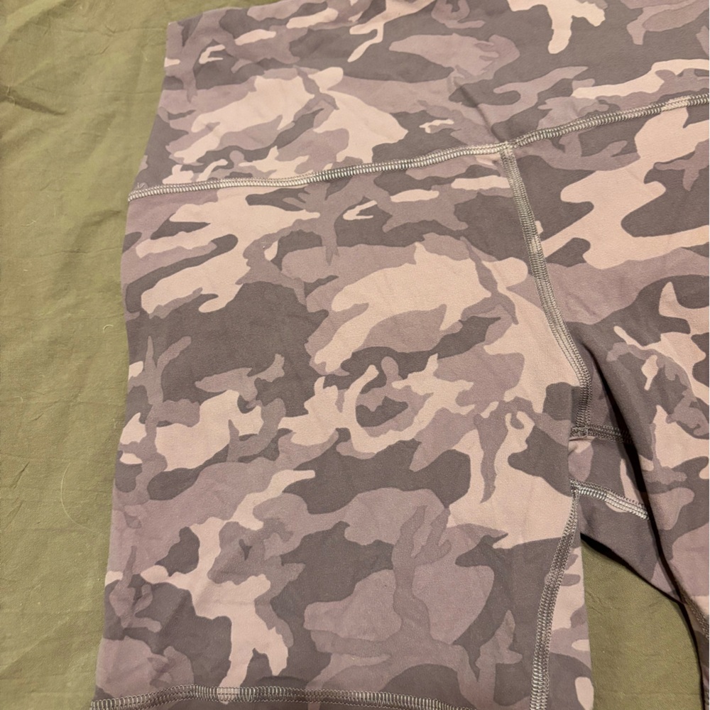 Lululemon align shorts Incognito Camo Pink Taupe Multi Sz 10 great condition - Picture 3 of 6